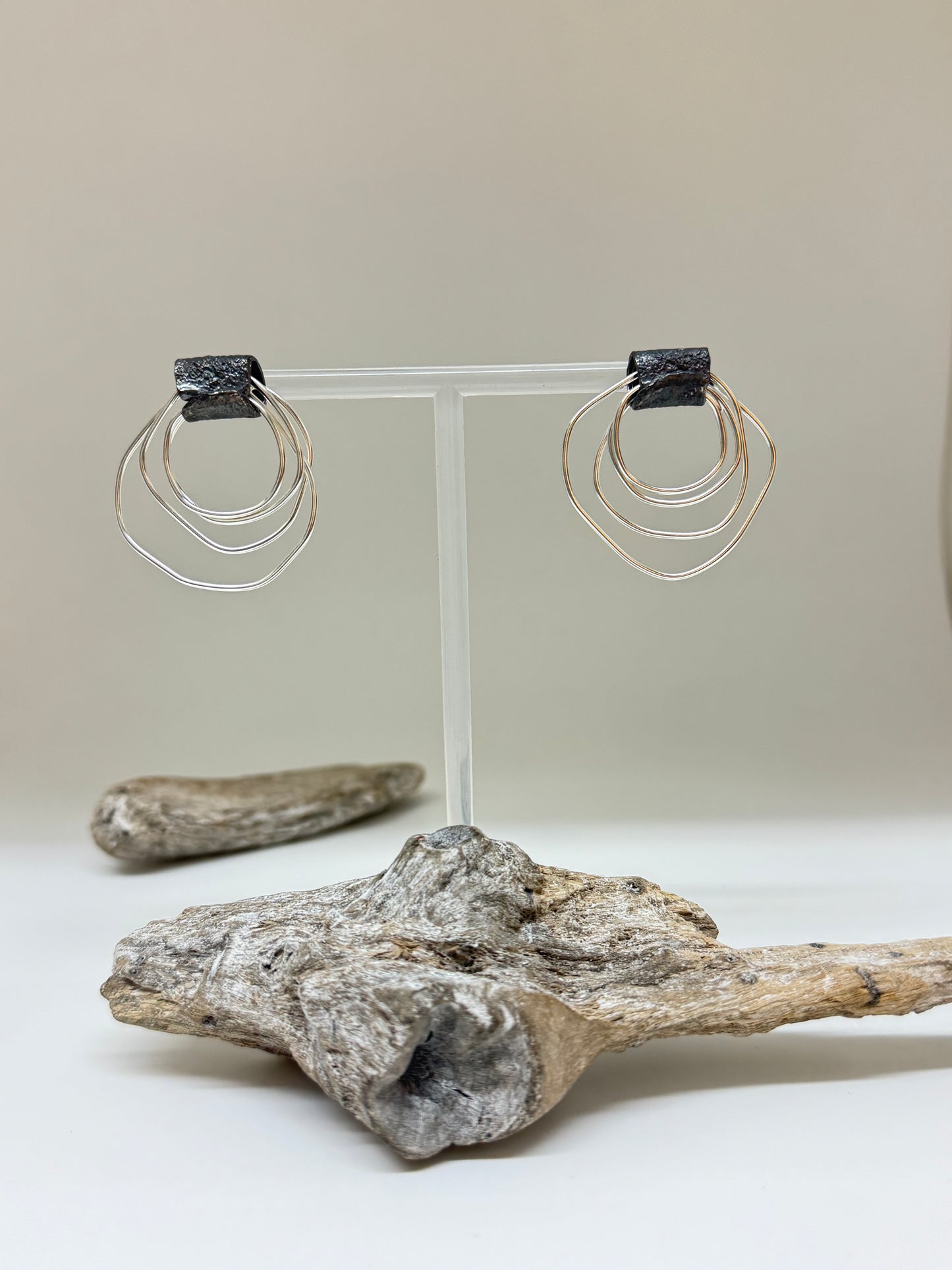 Boucles d'oreilles KRIOS en argent fait mains à Montréal Isabelle Kapsaskis Boucles d'oreilles KRIOS en argent