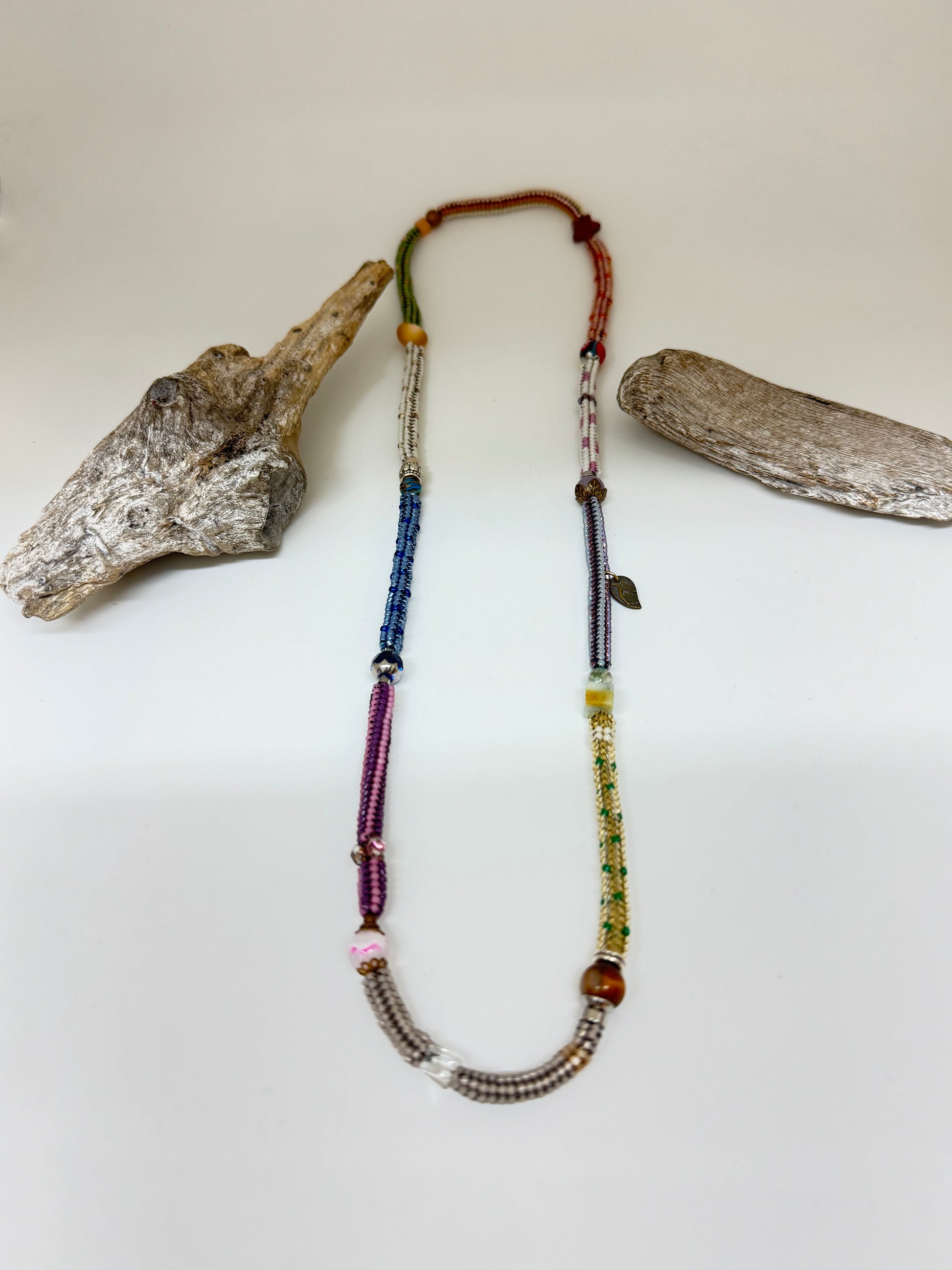 Collier Multi couleurs Perles de Myuki fait à Montréal Hélène Gagnon Multi couleurs Myuki