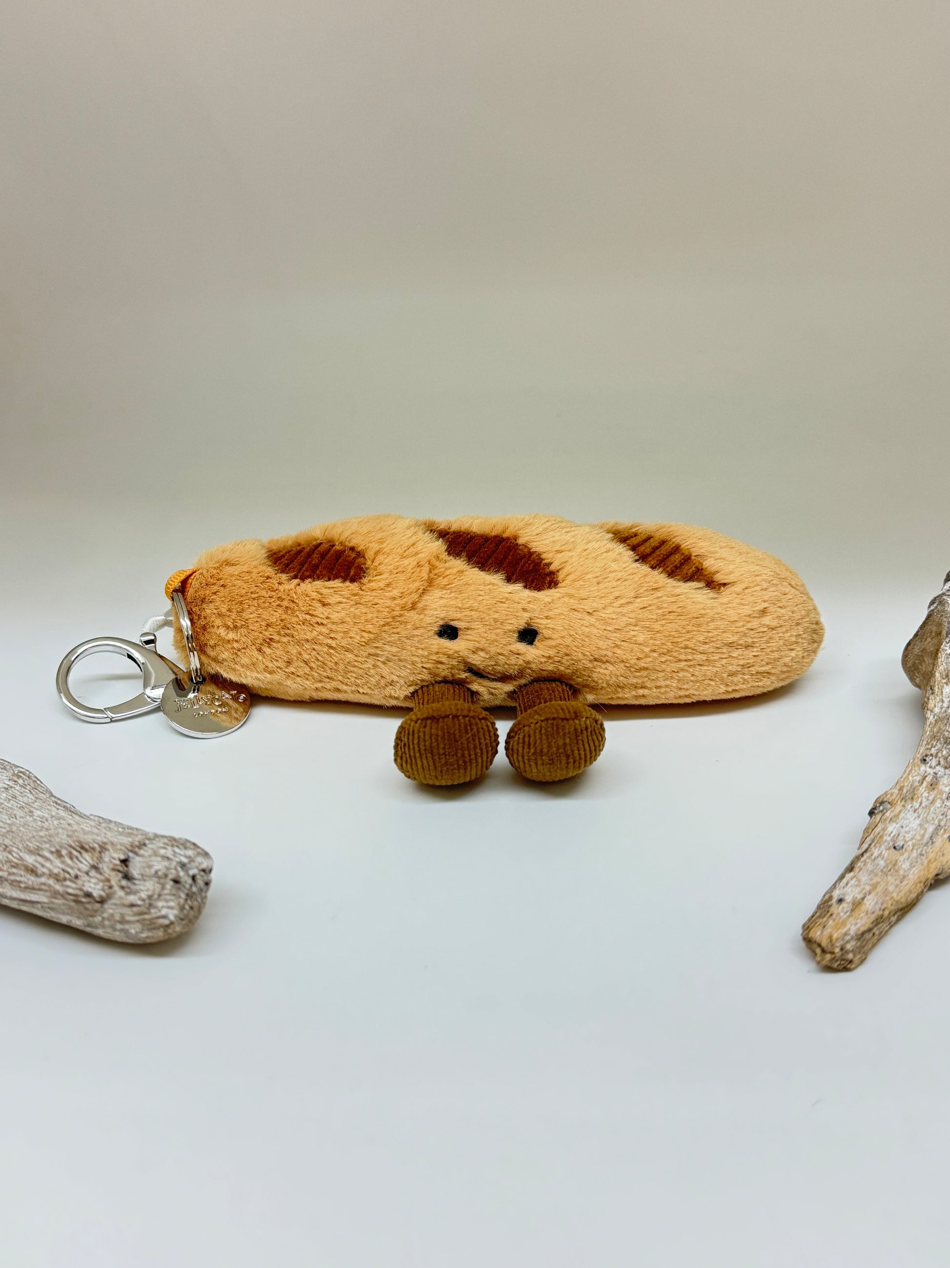 Bijou de sac baguette Amuseables Peluche Jellycat Londres ABG4BC