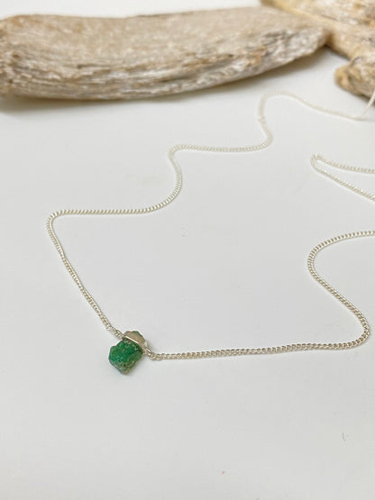 Collier Argent & Émeraude Dessiné à Vancouver