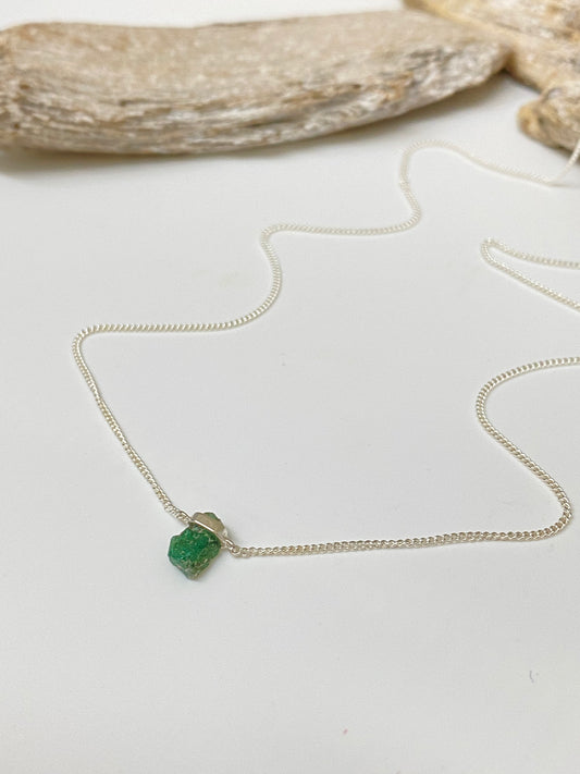 Collier Argent & Émeraude Dessiné à Vancouver