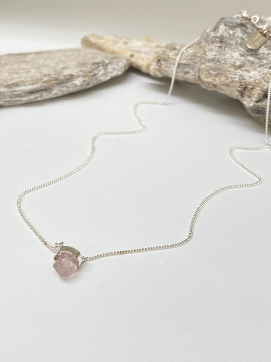 Collier Argent 925 et Quartz rose Dessiné à Vancouver Mimi Marge