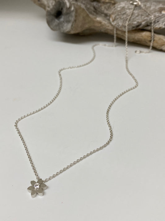 Collier Flower pendant fait au Canada Hilary Druxman 28N1.5