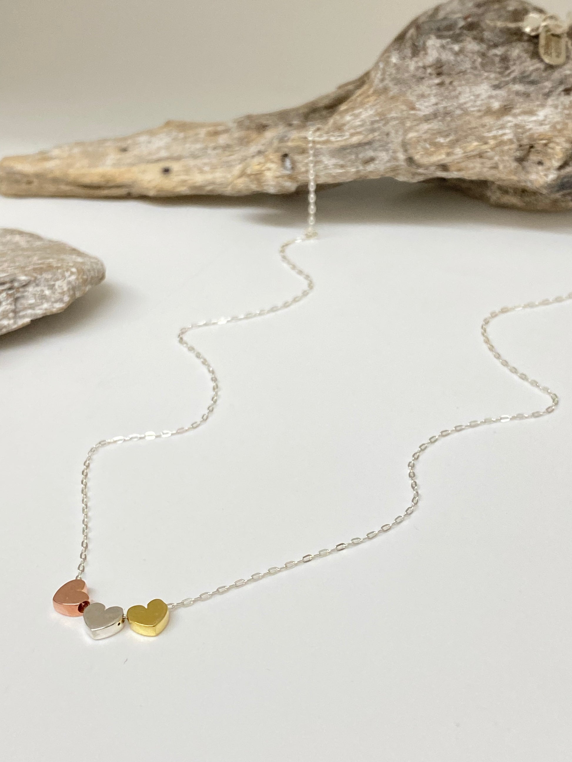 Collier Argent-Or 3 coeurs Dessiné à Vancouver Mimi Marge