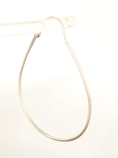 Large Hoops earrings, faites à la main à Winnipeg par Hilary Druxman. 48E1.7