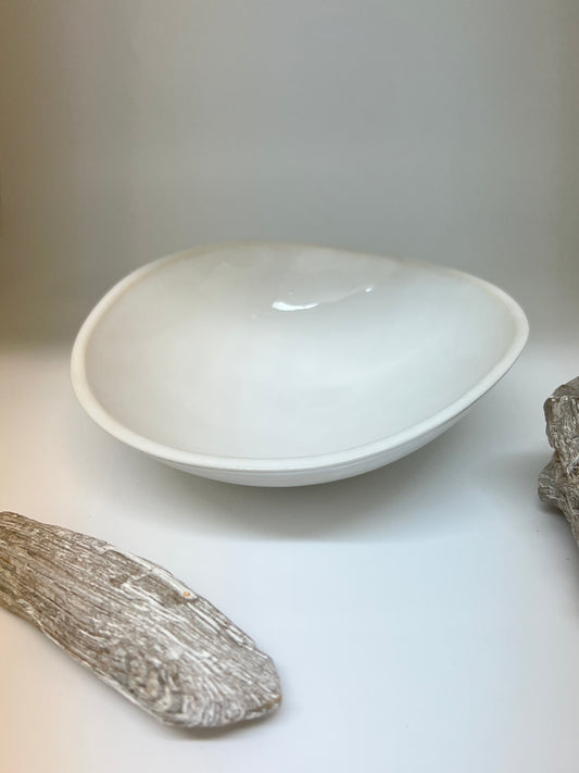 Bol à soupe bord de vague Porcelaine Trudy Crane Tournée à la main à Montréal Looks like white 