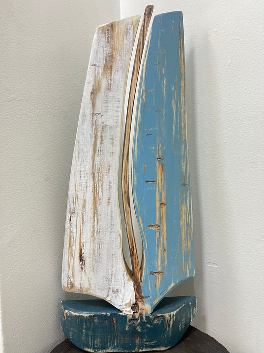 Voilier fait de bois recyclé Fait main à Trois-Rivière Bertrand Massé Artiste