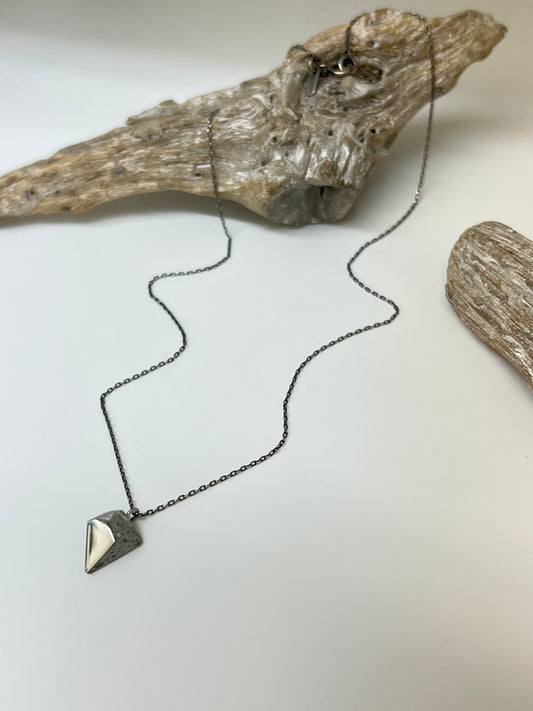 Collier Pyramide Argent 925 et Béton résine Fait à Montréal PBT40A CATRIE 