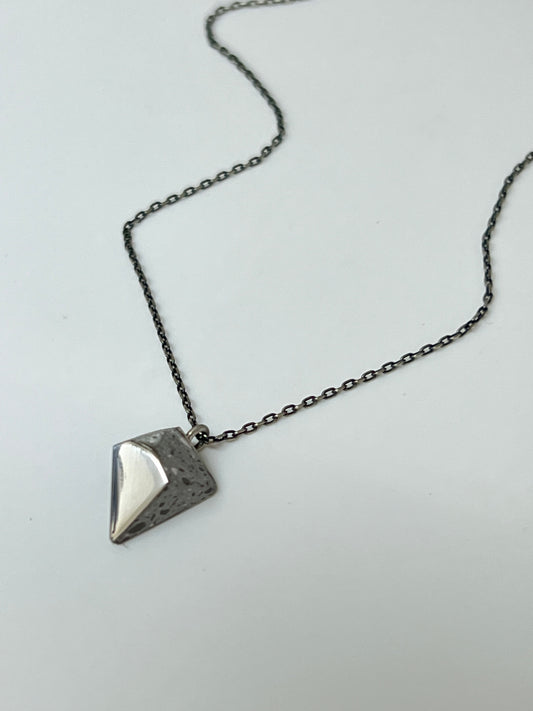 Collier Pyramide Argent 925 et Béton résine Fait à Montréal PBT40A CATRIE 