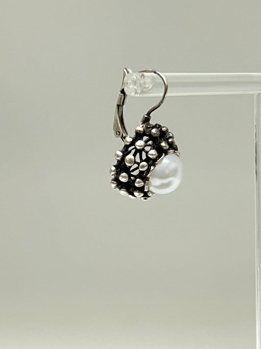 Boucles d'oreille Gala Zamac dessinée à Montréal