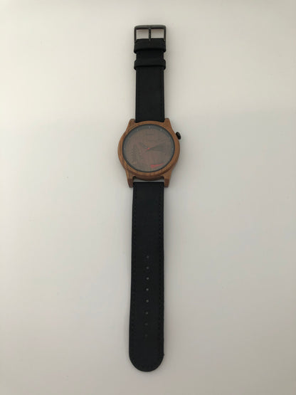 Montre Rocky Mountain en Bois Dessinée au Québec