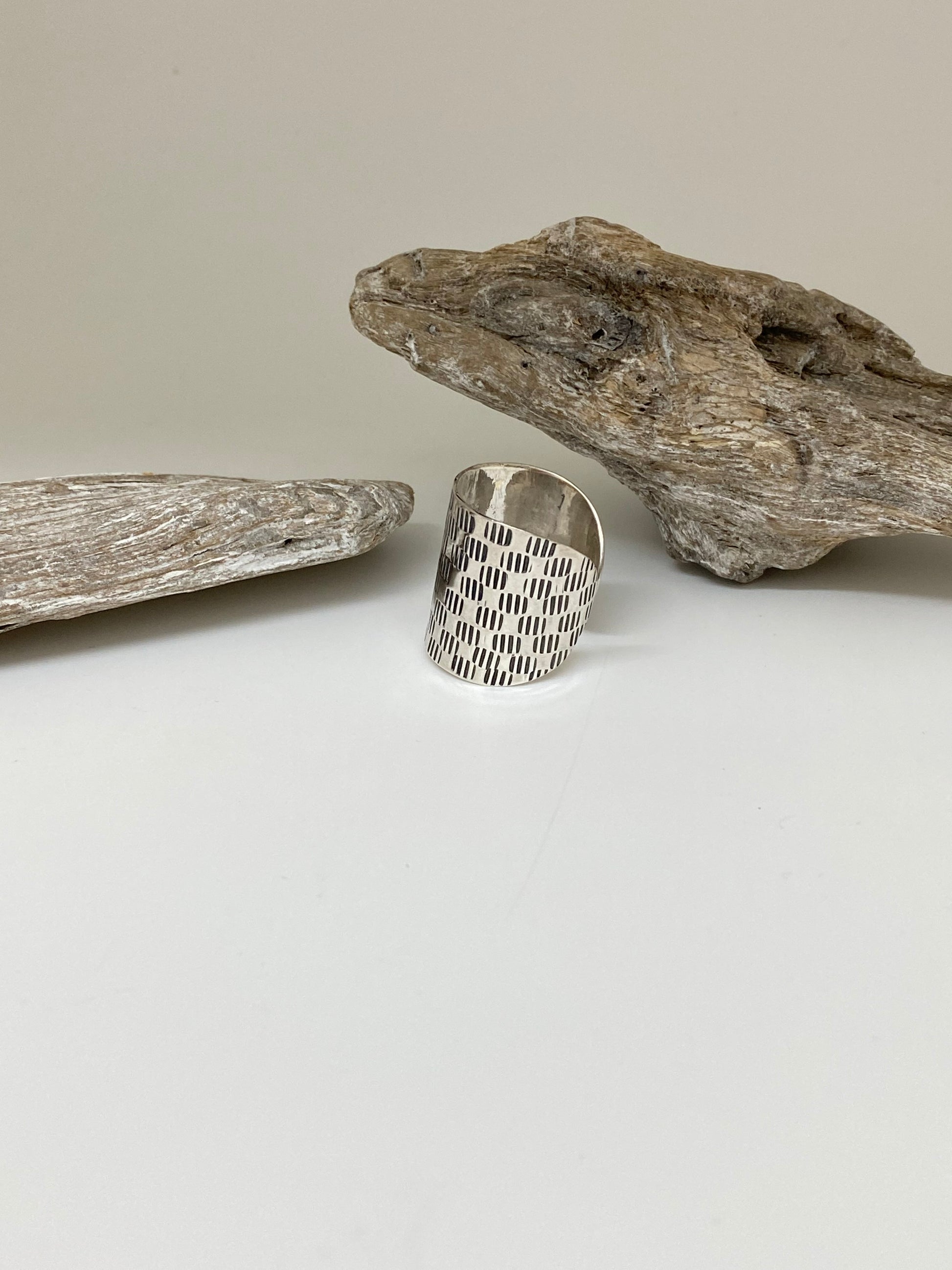 Bague Slouche Argent 925  Dessiné par Artisans Thaïlande  Souche