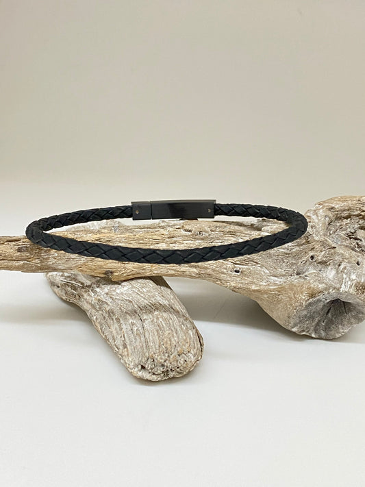 Bracelet Cuir dessiné à Montréal