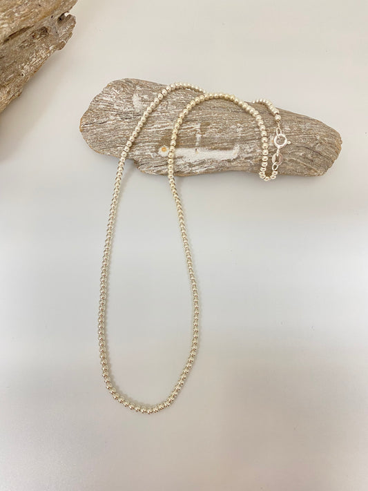 Simple Dainty Silver Bead Necklace Fait à la main à Montréal  Camillette
